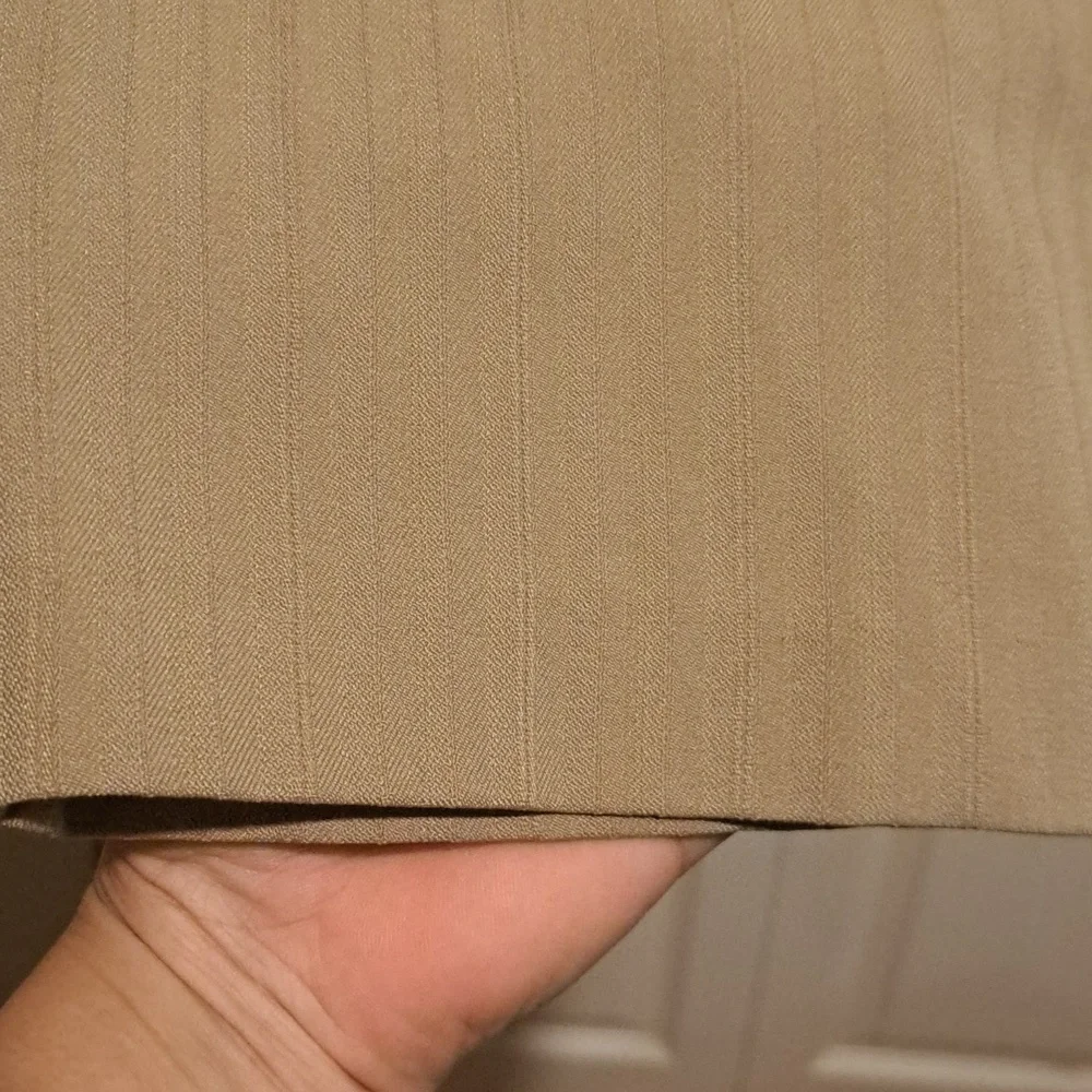 Classic Woman's Dress Pants in Beige Sleek classic feel and look - Picture 6 of 7